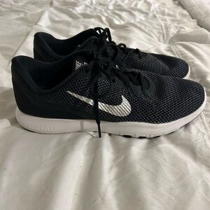 Nike Training Flex TR7 men’s black and white size 11 shoes.